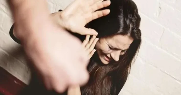 İnək üstündə arvadını döydü Satıb Bakıya gələcəkdi