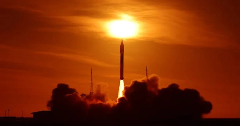 Çin orbitə iki peyk buraxıb