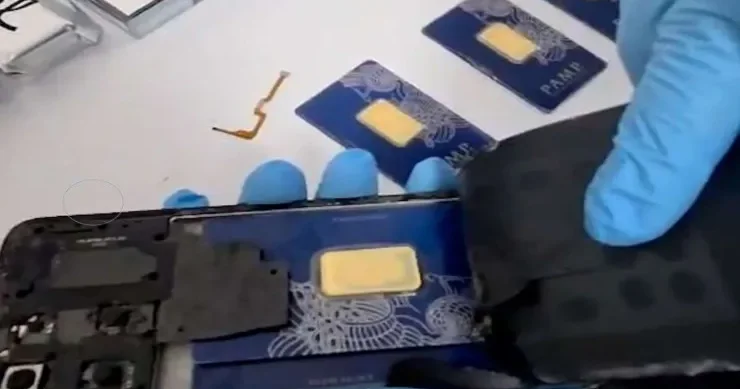 Bakı aeroportunda ƏMƏLİYYAT: qızılla dolu telefon ələ keçirildi VİDEO