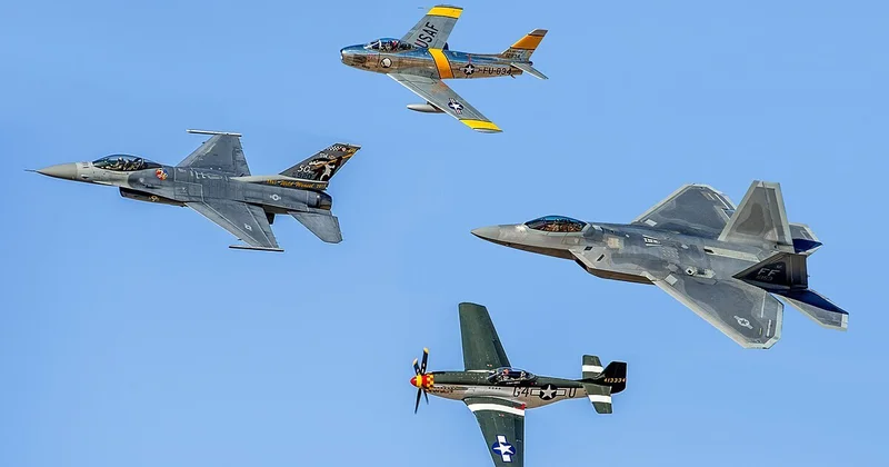 Səmada “Milad yolkası”: Qırıcılardan heyrətləndirən manevr VİDEO