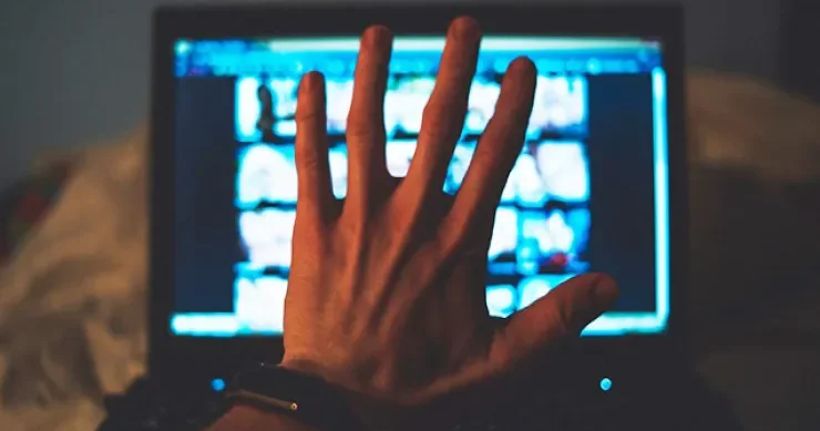 Azərbaycanda uşaq intim videolarını yayan saxlanıldı