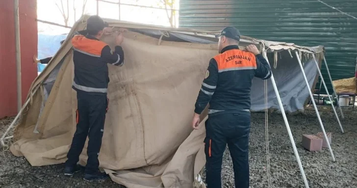 В Кюрдамире для семьи, лишившейся крова, установлена палатка