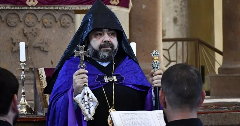 Суд продлил арест епископа, принуждавшего священников к участию в митингах Minval Politika