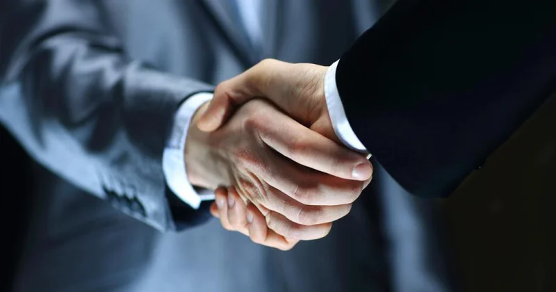 Российские дипломаты стали нерукопожатными