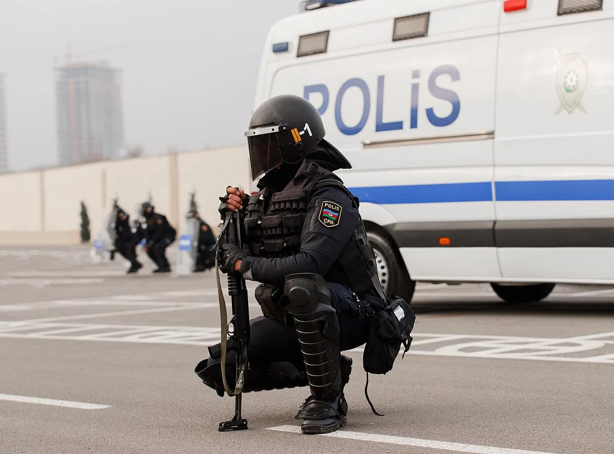 Polis Bakıda əməliyyat keçirdi Saxlanılanlar var