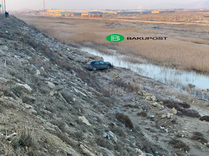 Bakıda şok olay: 34 yaşlı kişi özündən 8 yaş böyük sevgilisini maşınla birlikdə dərəyə yuvarlayıb