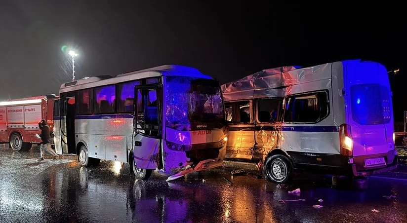 Manisada avtobuslar toqquşub, 35 nəfər yaralanıb