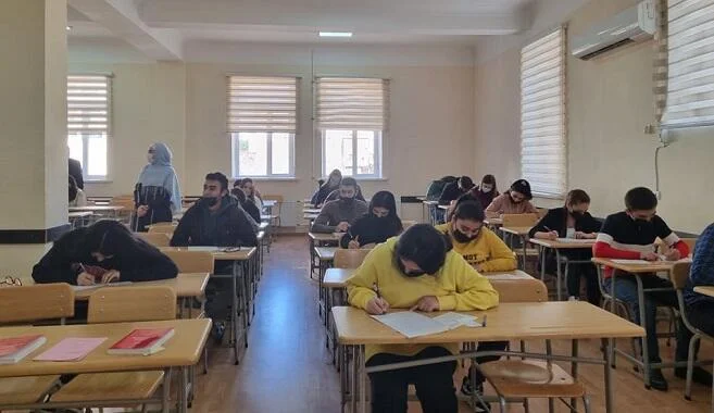 Tələbə qəbulu 2,2 dəfə artdı: bəs, binaların tutumu?