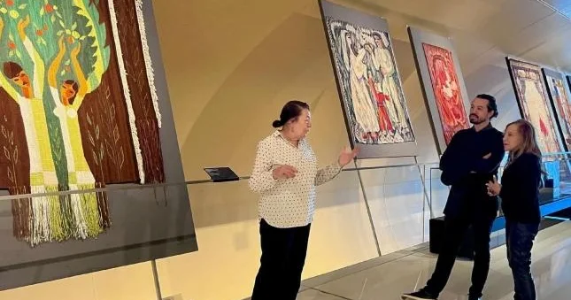 Amerikalı heykəltaraş rəssam Xalça Muzeyini ziyarət edib