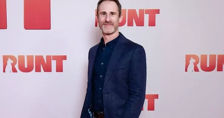 Məşhur yazıçıya uşaq pornoqrafiyası yaymaq İTTİHAMI