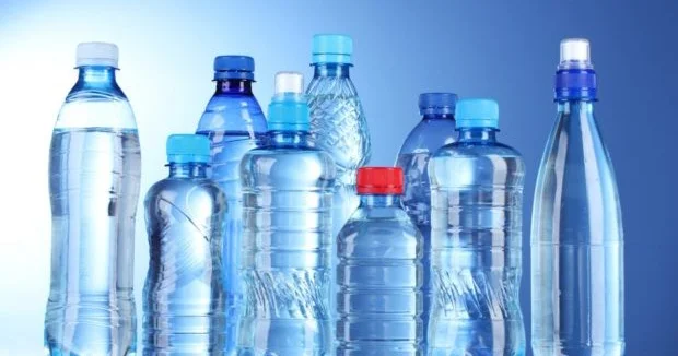 Gürcüstanda plastik su butulkalarından istifadə qadağan olunur