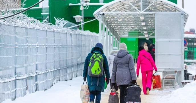 Samovara görə ölkəyə buraxılmadı