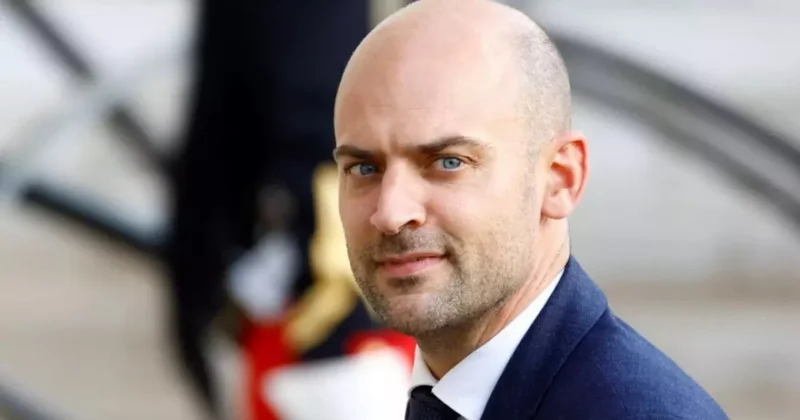 Франция рассматривает возможность отправки терминалов Eutelsat в Иран для восстановления интернета