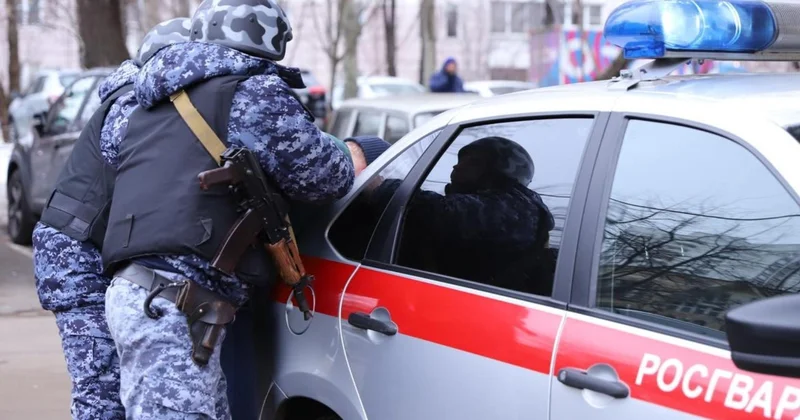 В туалете московского детсада росгвардейцы задержали голого мужчину