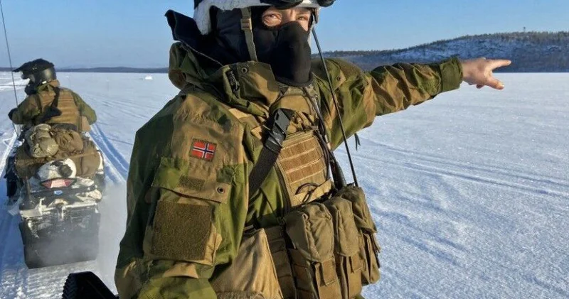 Norveç Trampın təhdidləri fonunda Qrenlandiyaya iki hərbçi GÖNDƏRƏCƏK