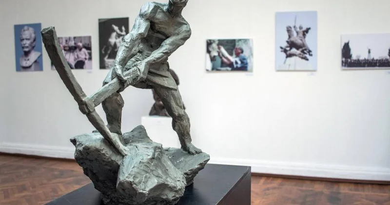 TikTok da sənət danışır: heykəltaraşların dünyası