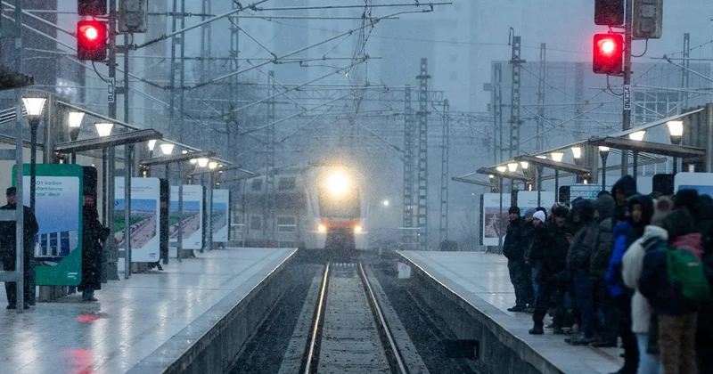 Qatarlar havaya görə gecikə bilər