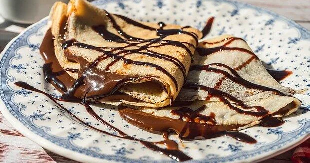 Женщина использовала блинчик как оружие и попала под суд