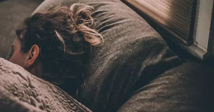 Məktəbdə dərslərin erkən başlaması şagirdlərdə depressiya riskini artırır?