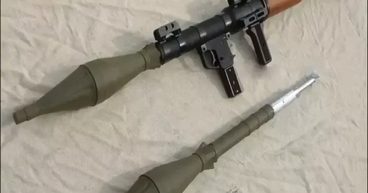 Qanunsuz silah ƏMƏLİYYATI: evlərdən 9 avtomat, 2 qumbaraatan, 5 qumbara çıxdı