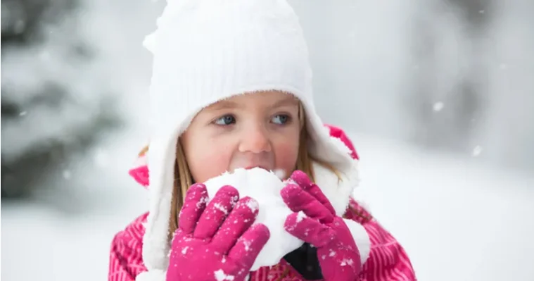 Pediatrdan xəbərdarlıq: Qar yemək ciddi sağlamlıq riskləri yaradır