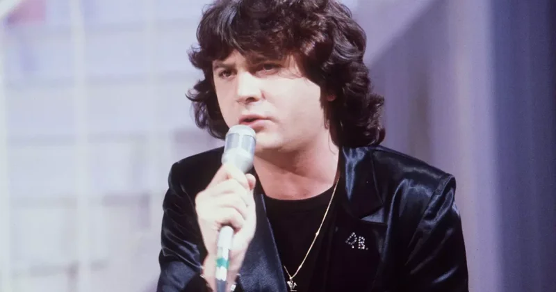 “Niyə”lərlə dolu gözləri içimdə cavab axtarır... Günün mahnısı