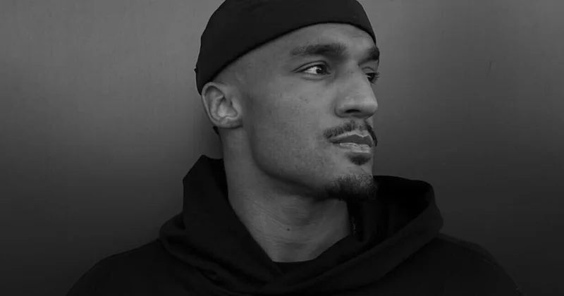 Ötən ay güllələnən fubolçu pəncərədən yıxılaraq ölüb