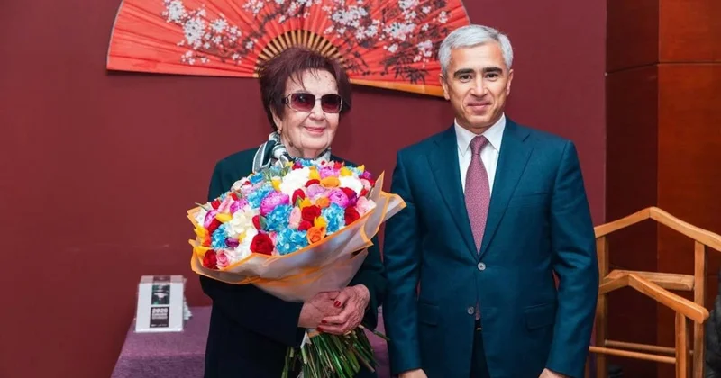Anar Ələkbərov Əməkdar jurnalist Nadejda İsmayılovanı 90 illik yubileyi münasibətilə təbrik edib FOTO