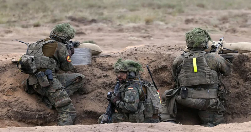 Almaniyanın artan hərbi gücü Fransada qorxu yaradır Bloomberg