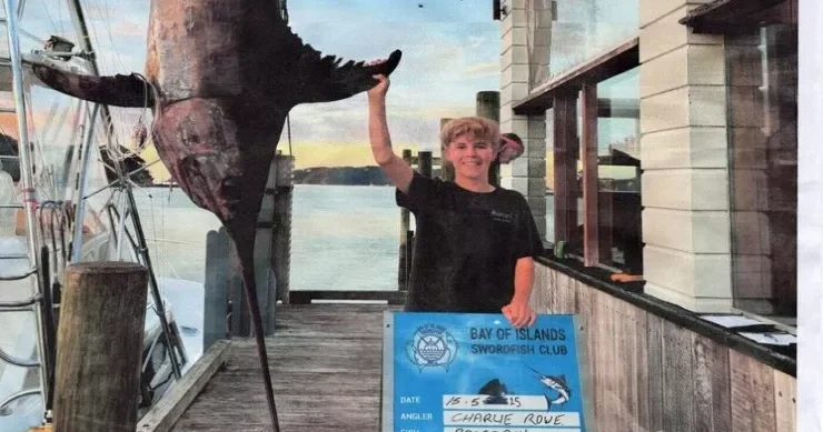 Rekord çəkidə qılınc balığı tutuldu Nadir HADİSƏ