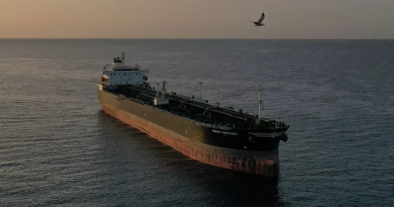 Британия обсуждает финансирование военной помощи Украине за счёт российского теневого флота