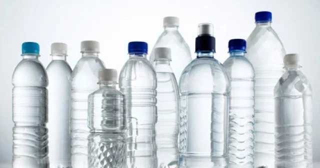 Bu ölkə plastik su butulkalarını qadağan edir