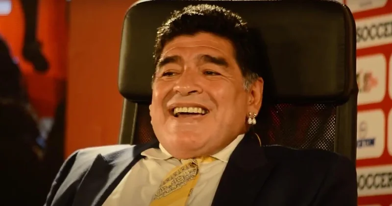 Dieqo Maradonanın geyindiyi ilk 10 nömrəli forma hərracda satıldı