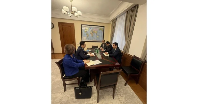 Hikmət Hacıyev Qazaxıstan səfiri ilə görüşdü FOTO