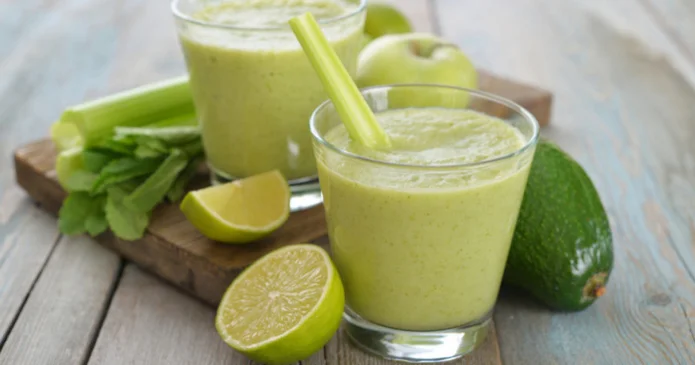 Niyə təzə sıxılmış şirəni ac qarına içmək təhlükəlidir?