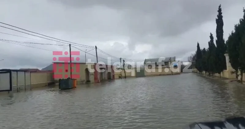 Bakıya leysan yağdı, qəsəbə su altında qaldı VİDEO