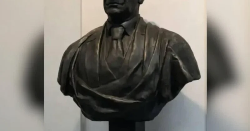 Sankt Peterburq Universitetində azərbaycanlı professorun büstü qoyuldu