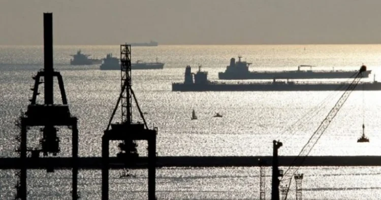 Sanksiyalar nəticə verir: Rusiya 35 milyon barel neftini sata bilmir