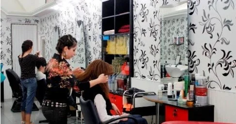 Müştərilərdən “əlaltı” pul ALANLAR Gözəllik salonlarında ƏDV nin geri alınmasına başlanılıb?