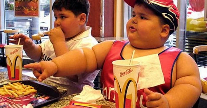 “Fast food”la qidalanan nəsil: Sağlamlıq üçün səssiz təhlükə