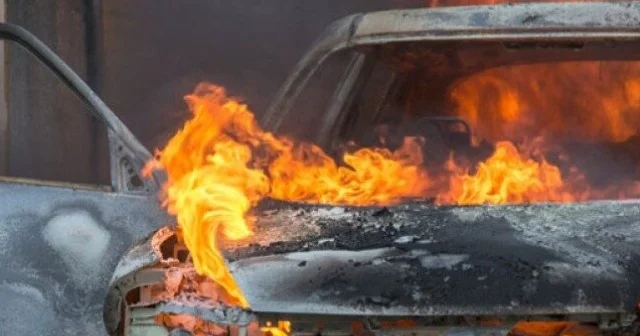 Şəkidə avtomobil yandı