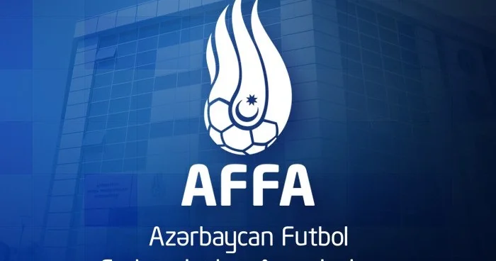 Biri rəqibə kəllə atdı, digəri hakimləri söydü