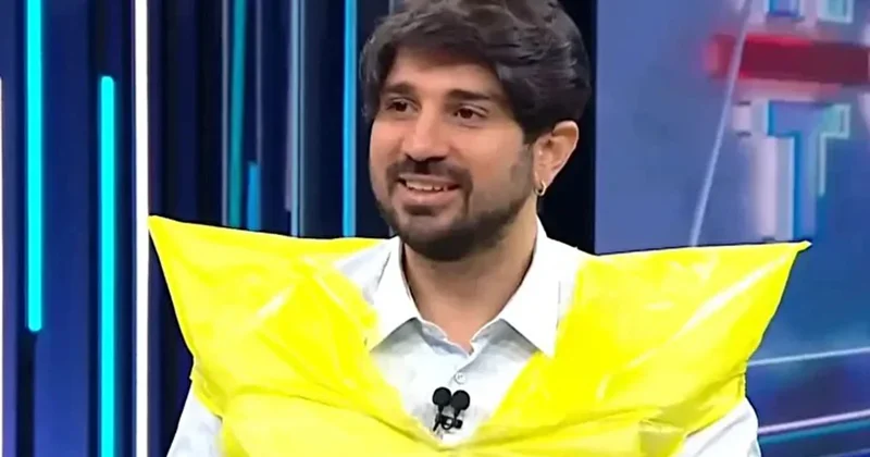 Efirə sellofan geyinib çıxdı Foto