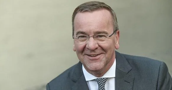 Qrenlandiya hərtərəfli müdafiə olunmalıdır Pistorius