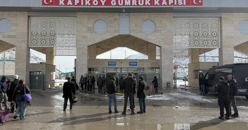 Onlarla iranlı Türkiyəyə keçir Fotolar