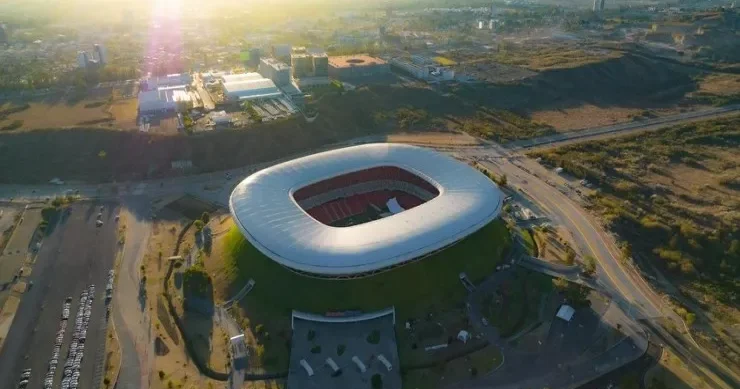 Futbol stadionunun yaxınlığında insan qalıqları olan yüzlərlə çanta tapıldı