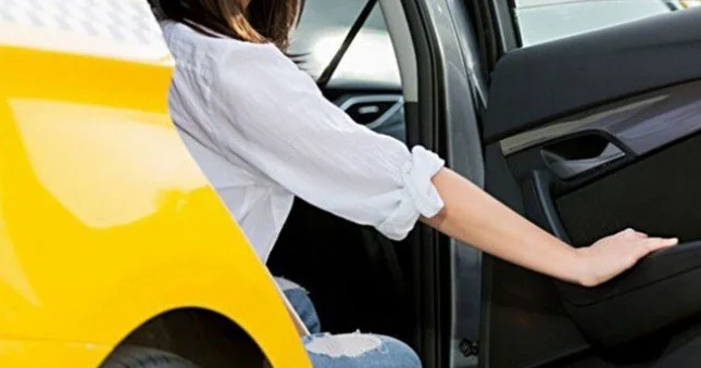 Arvadının burnunu sındırdı: “Taksidən düşəndə...”