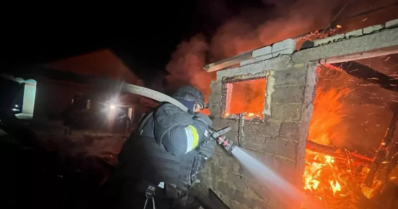 Харьковская область: спасатели ликвидировали пожары после ночных ударов российских дронов ВИДЕО, ФОТО