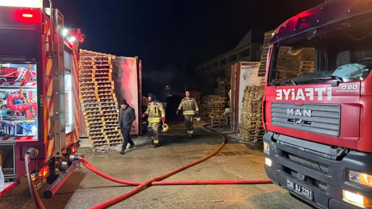 На заводе в Анкаре произошел пожар