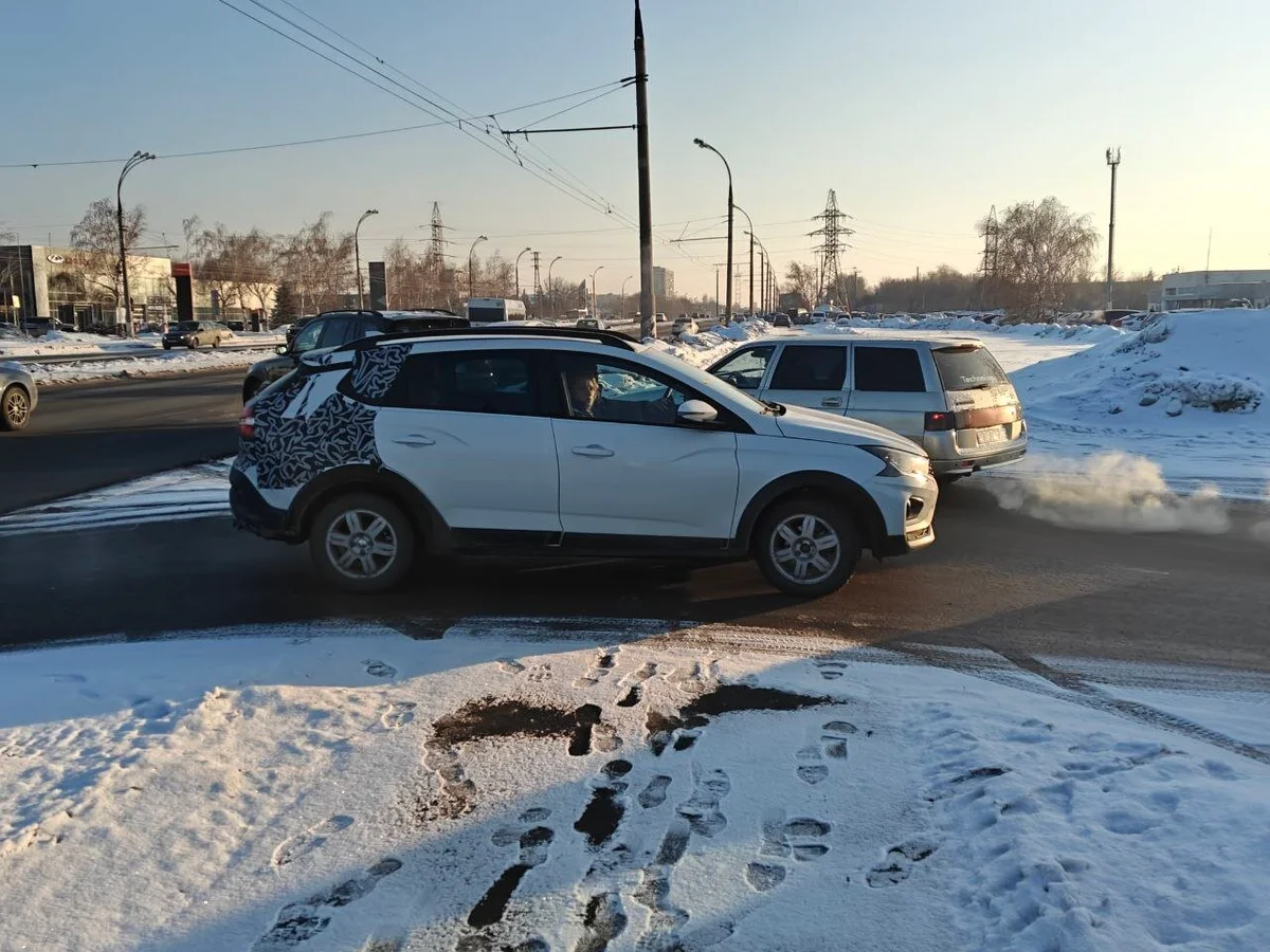 AVTOVAZ Tolyatti yollarında Iskra Cross u sınaqdan keçirir